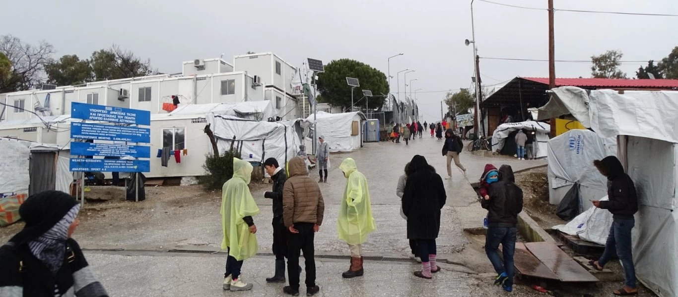 Παράνομος μετανάστης «ξυλοφόρτωσε» άγρια δύο αστυνομικούς στην Μόρια - «Τόλμησαν» να του κάνουν υποδείξεις